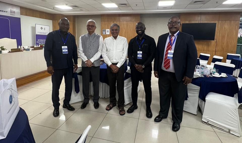 CNE de Angola e Comissão Eleitoral da Índia reforçam laços e trocam experiências de boas práticas no domínio da gestão eleitoral.