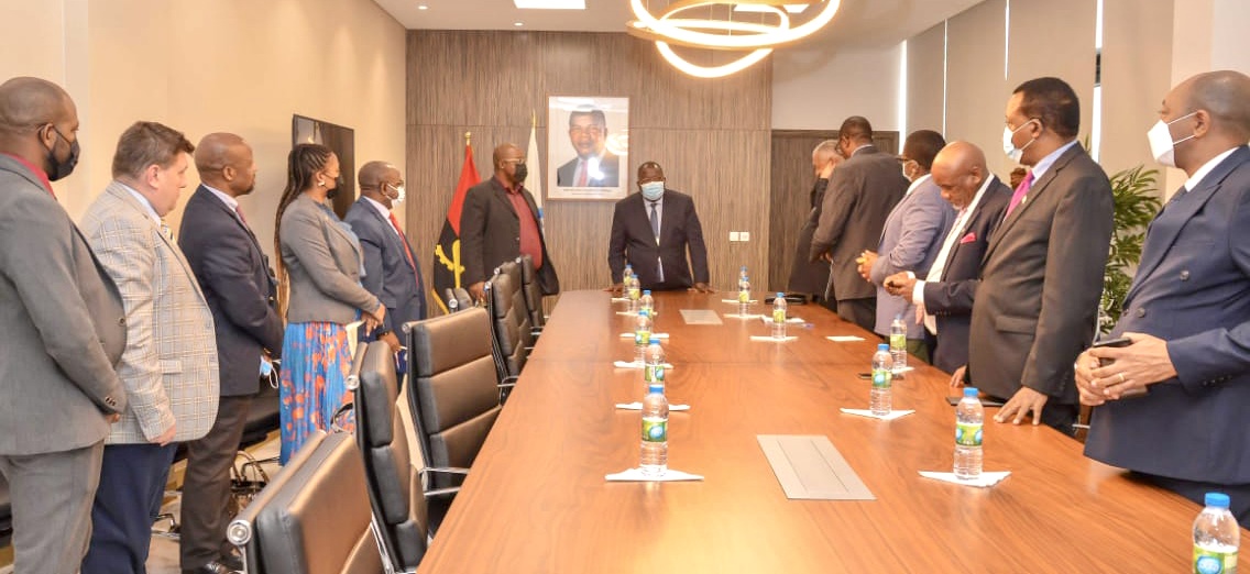 Diplomatas da SADC acreditados em Angola visitam Centro de  Escrutínio Nacional