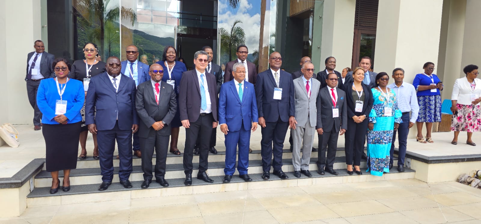 A Digitalização, Redes Sociais e Envolvimento dos Jovens nos Processos Eleitorais na Região da SADC, está em análise República das Seychelles.